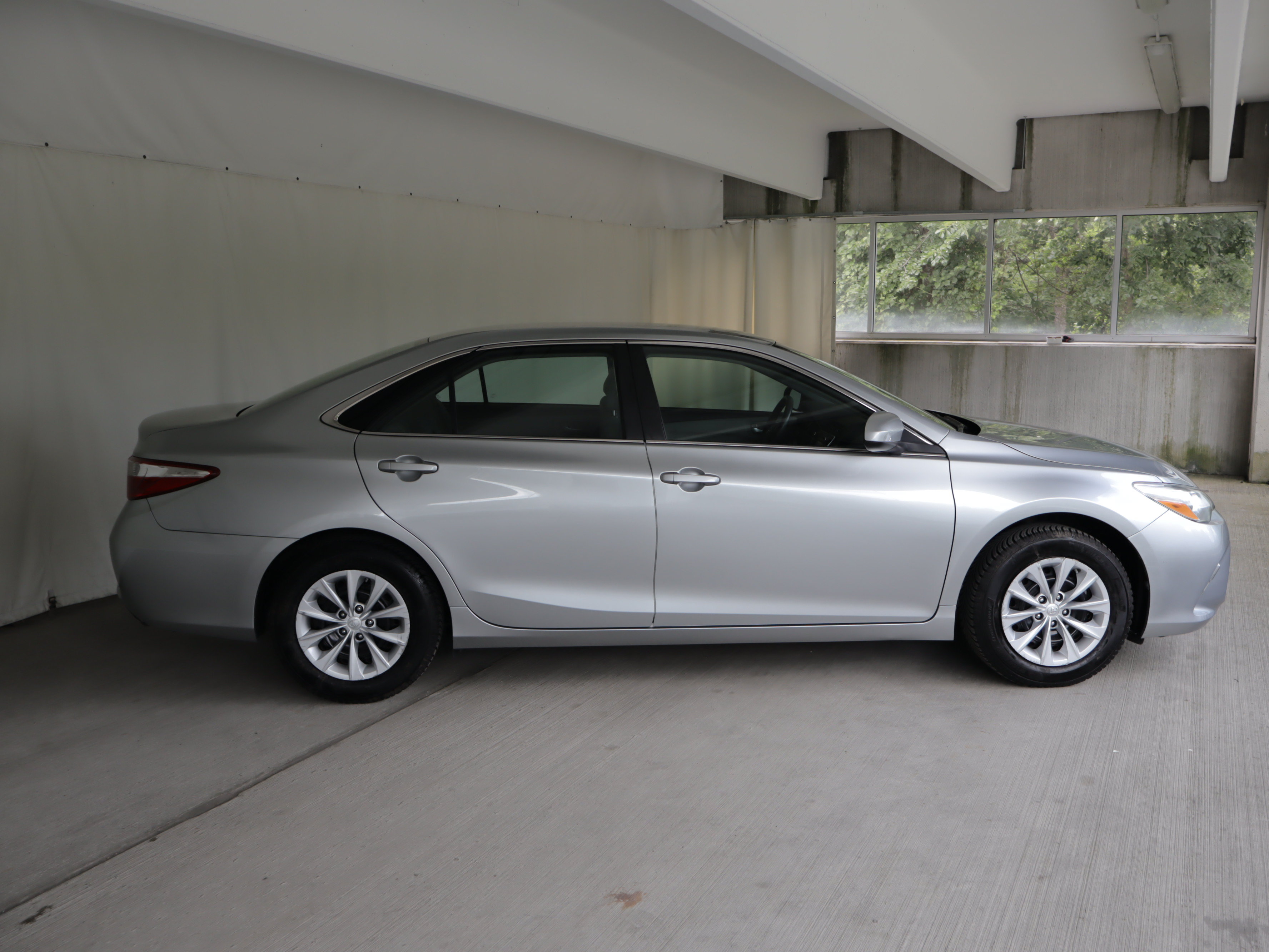 Used 2015 Toyota Camry LE FWD image 4