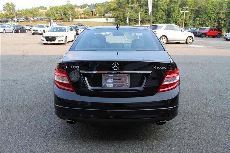 Used 2011 Mercedes-Benz C 300 4MATIC Sedan image 4