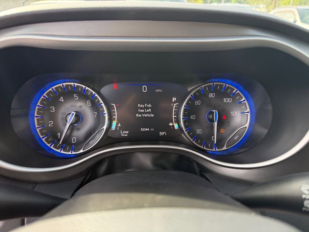Used 2024 Chrysler Pacifica Touring-L FWD image 16
