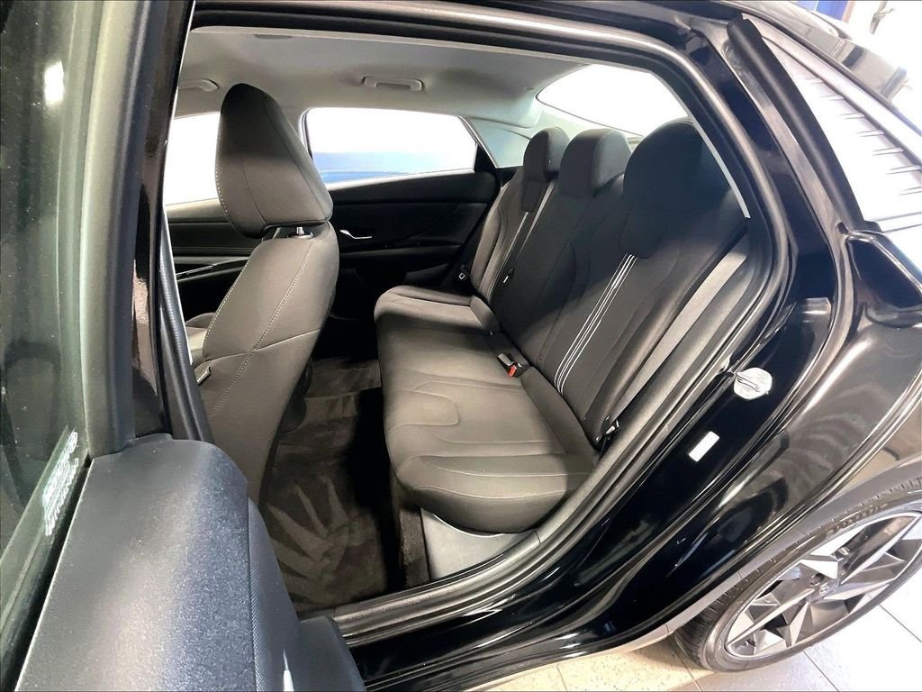 Used 2023 Hyundai Elantra SEL w/ Convenience Package FWD image 15