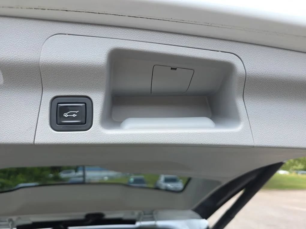 Used 2017 GMC Acadia SLT w/ LPO, Floor Liner Package FWD image 58