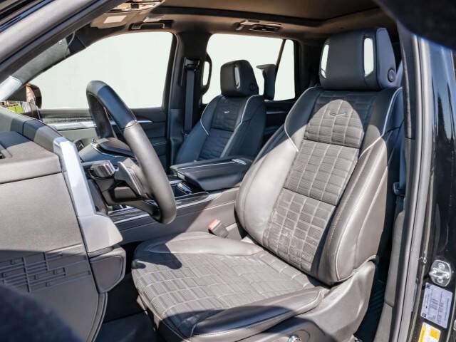 Used 2026 Cadillac Escalade V AWD/4WD image 3