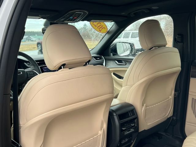 Certified 2023 Jeep Grand Cherokee Limited image 39