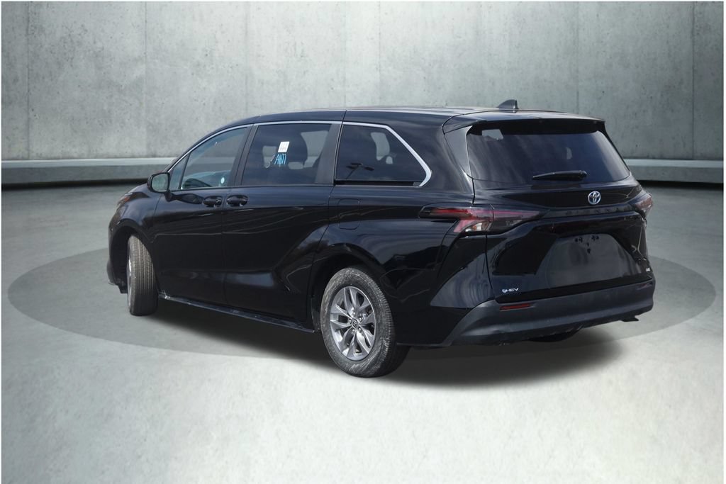 Used 2025 Toyota Sienna LE FWD image 14