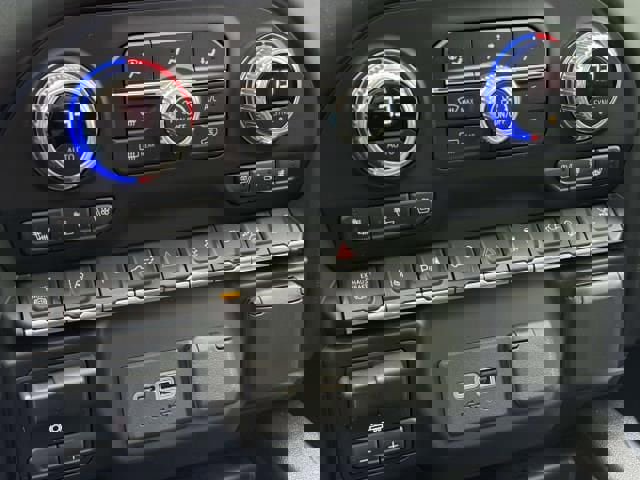 Used 2022 GMC Sierra 2500 Denali w/ Denali Black Diamond Edition image 31