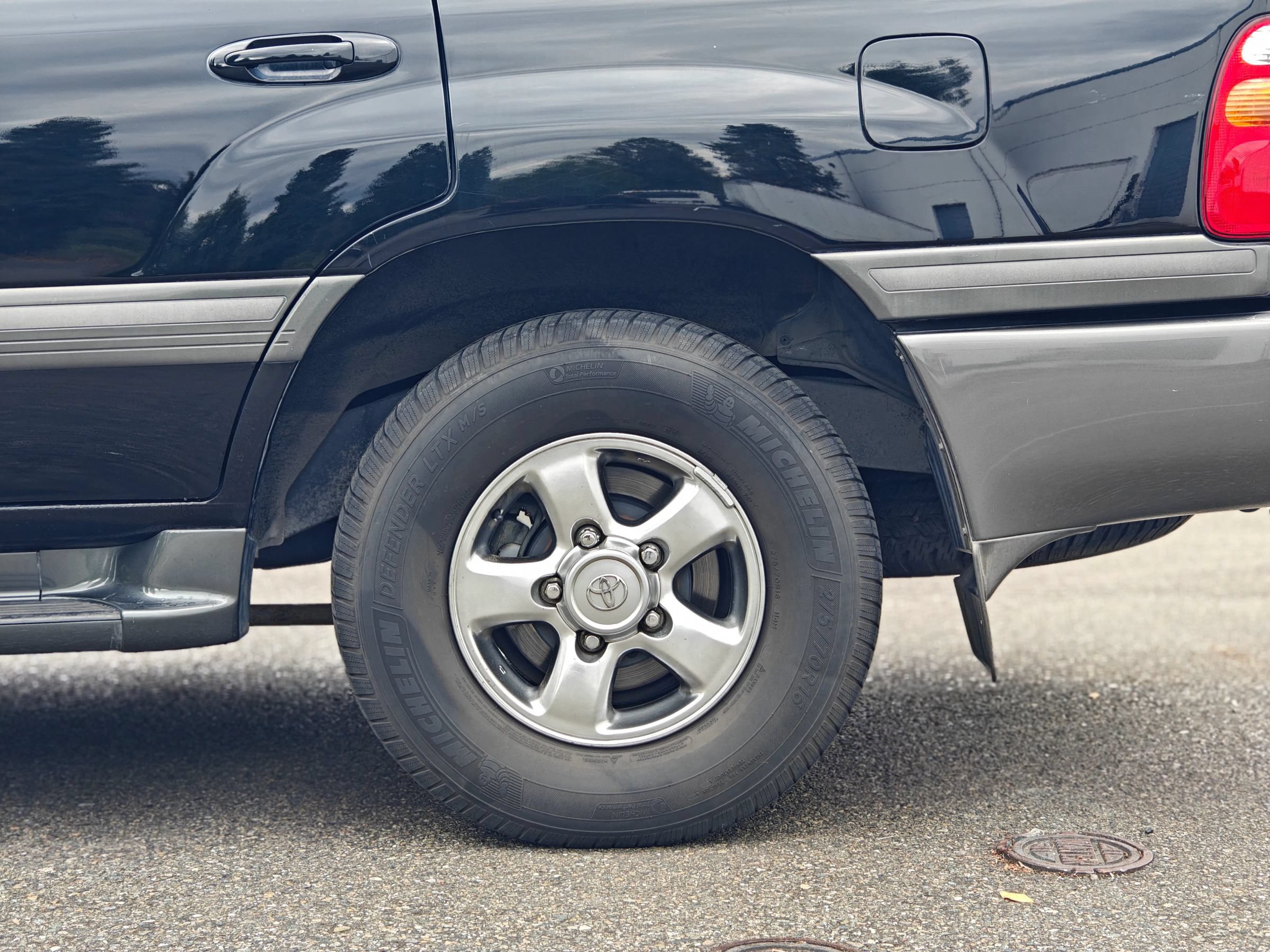 Used 2002 Toyota Land Cruiser AWD/4WD image 6