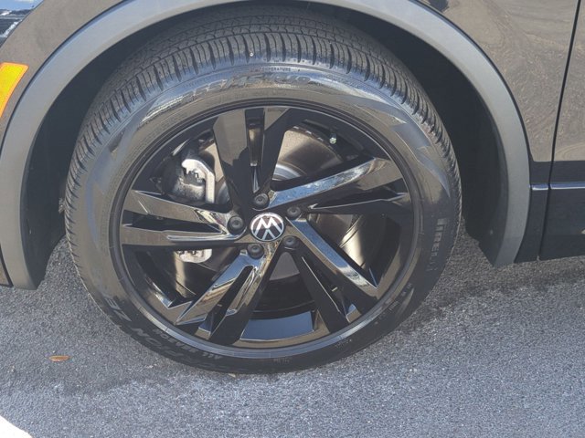 Used 2023 Volkswagen Tiguan SE R-Line image 24