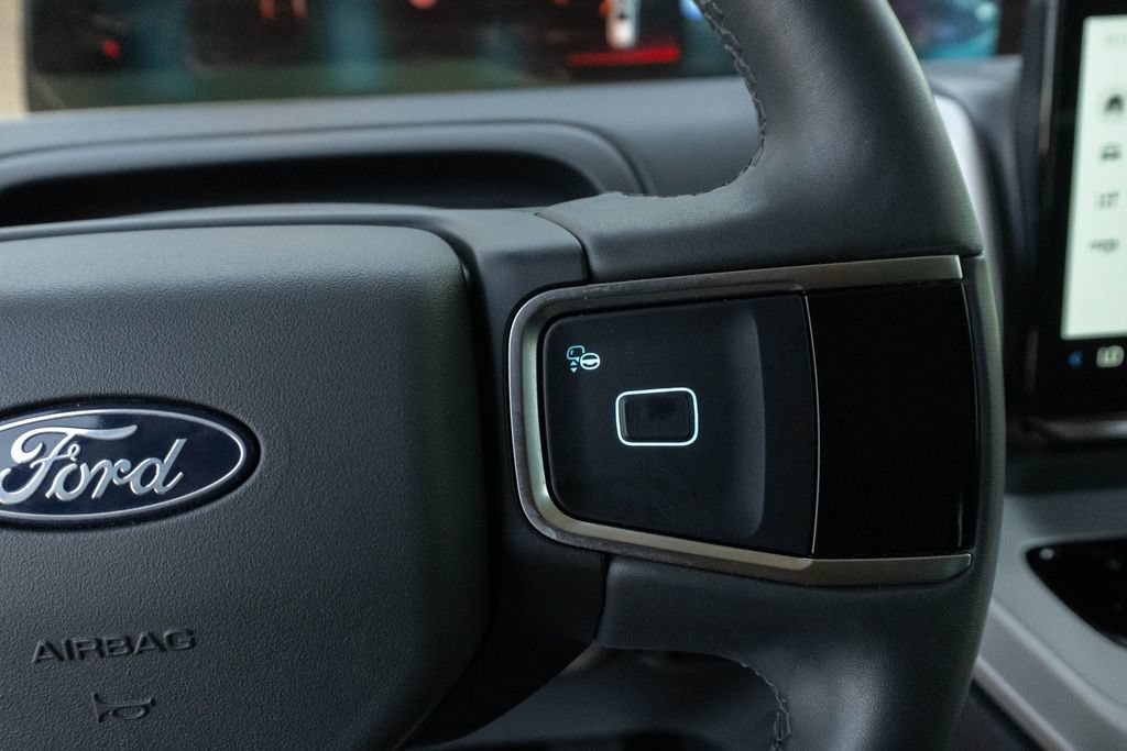Used 2025 Ford Expedition Active RWD image 31
