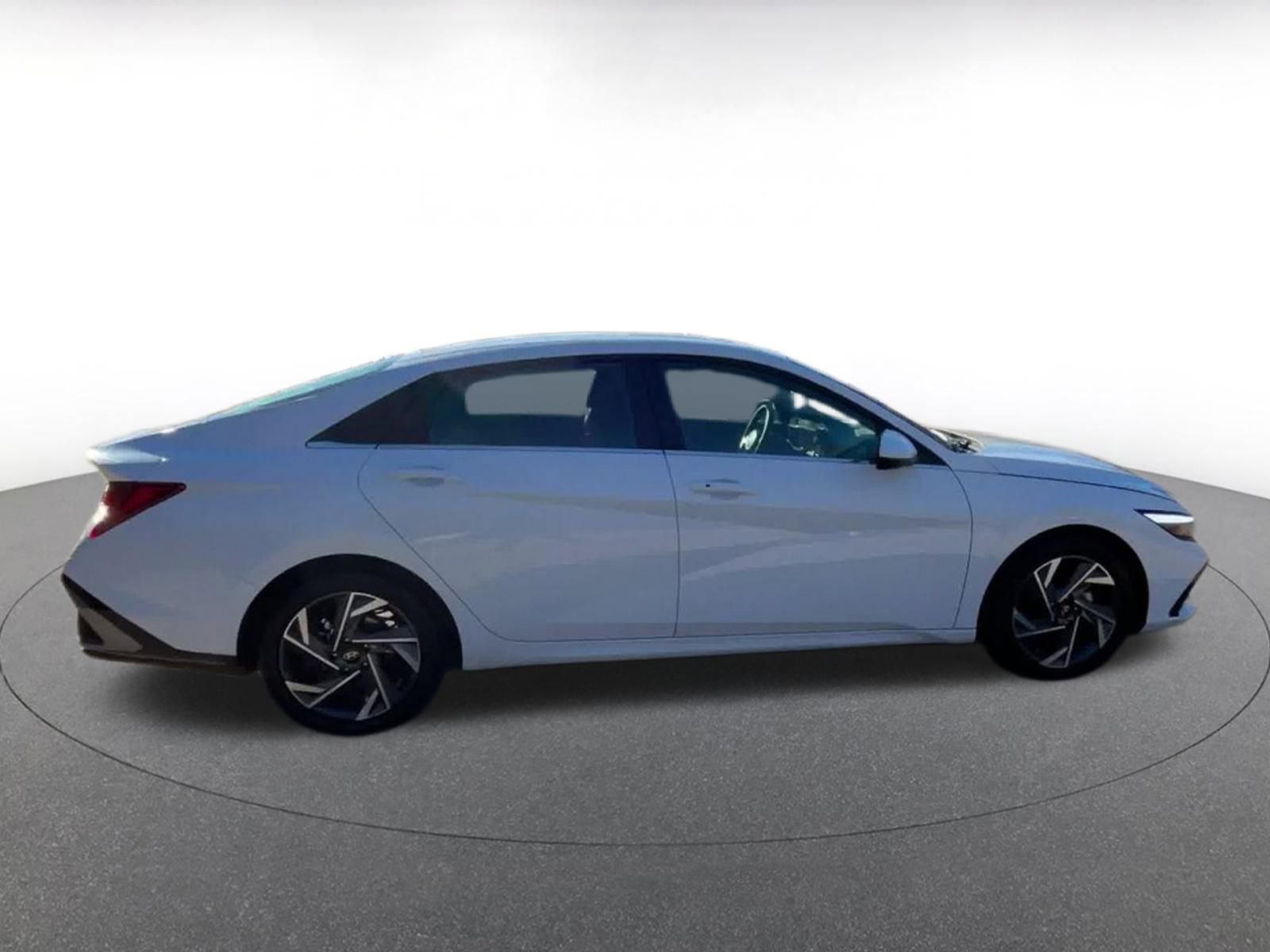 Used 2025 Hyundai Elantra SEL image 16