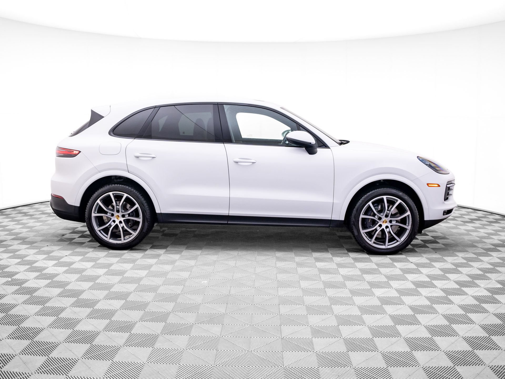 Certified 2023 Porsche Cayenne AWD/4WD image 7