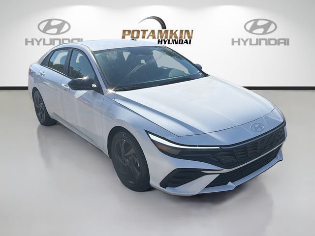 Certified 2026 Hyundai Elantra Sport w/ Cargo Package FWD image 3
