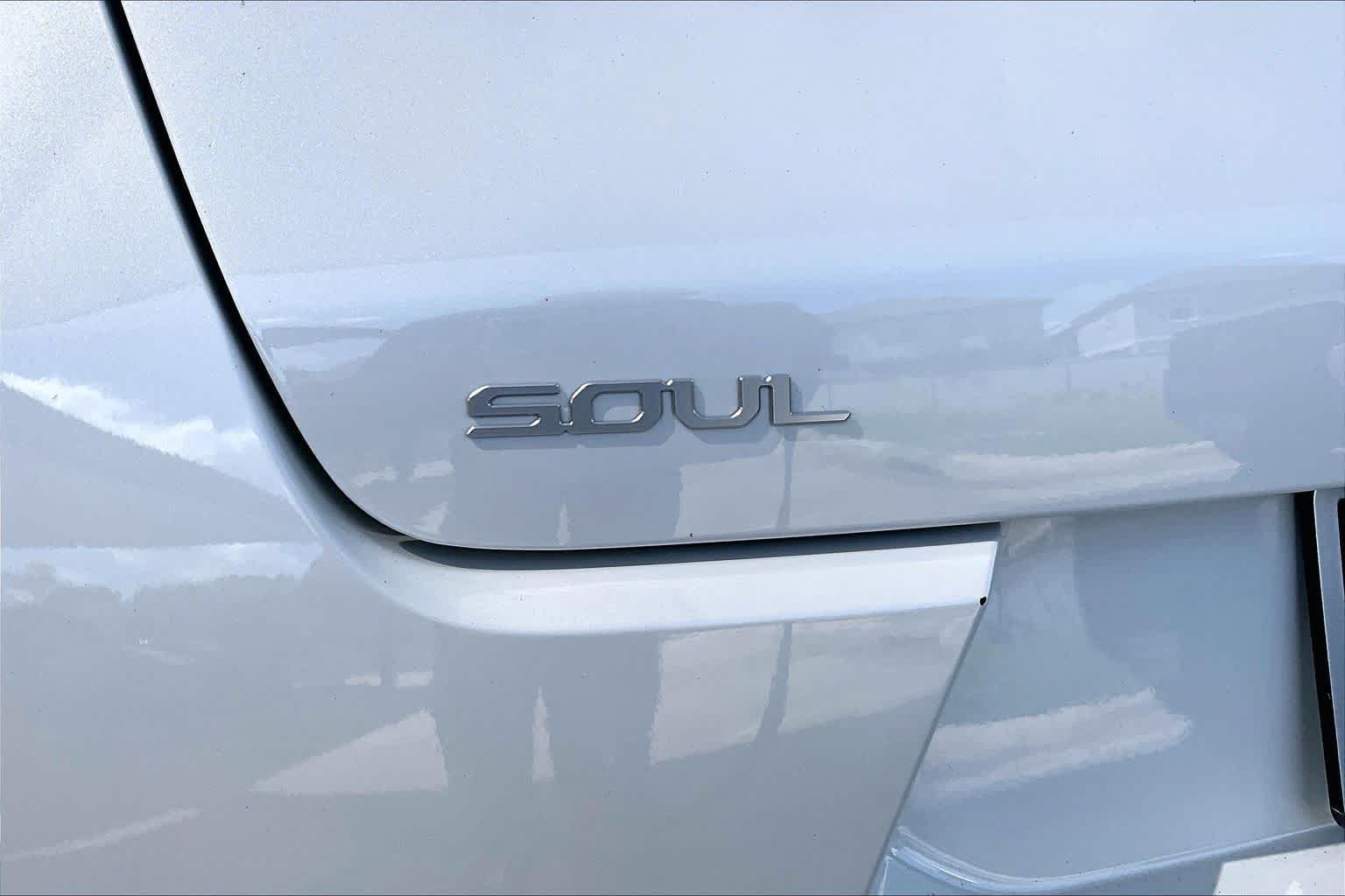 Used 2023 Kia Soul LX w/ Option Group 015 FWD image 10
