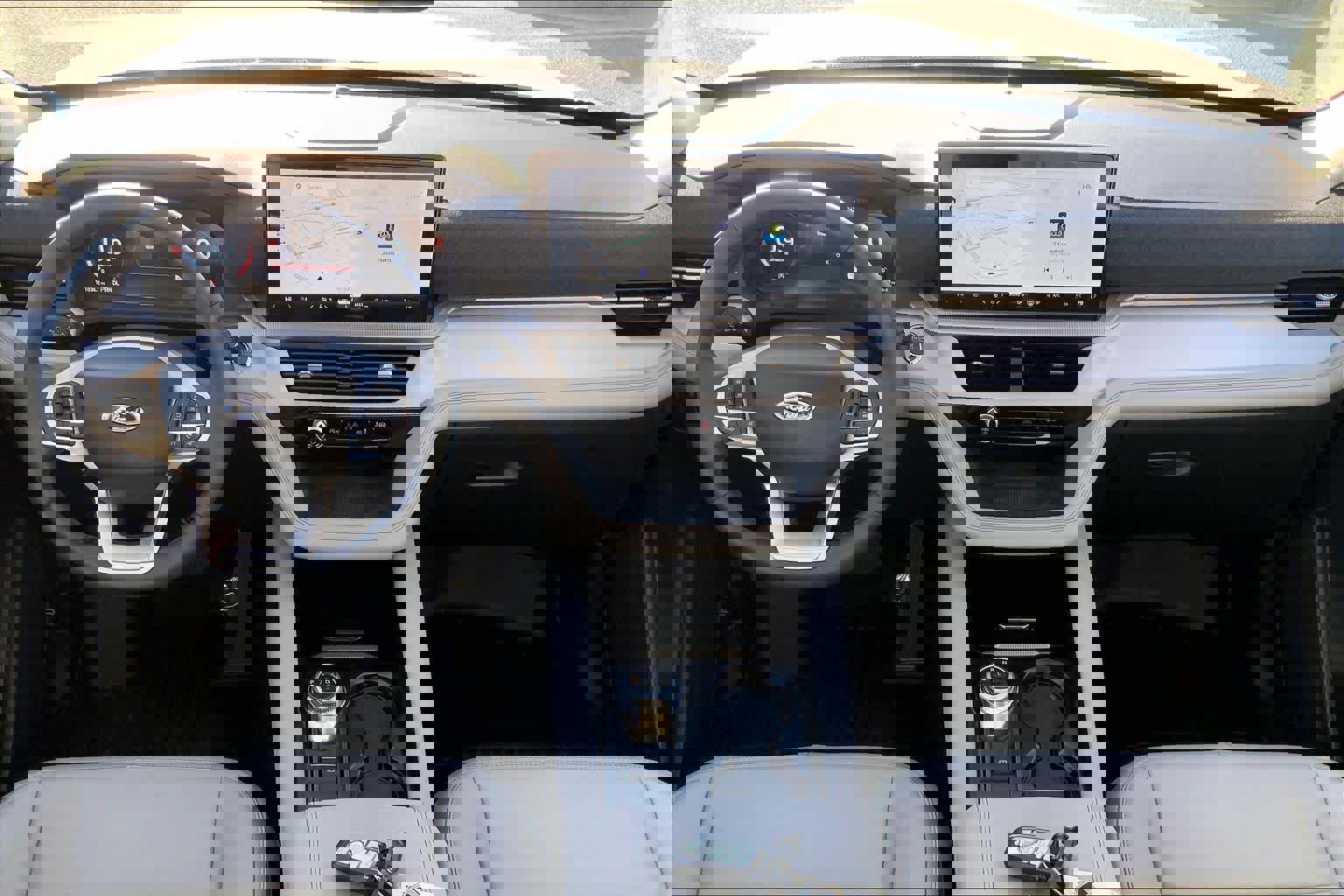 Used 2025 Ford Explorer Active w/ Active Comfort Package image 14