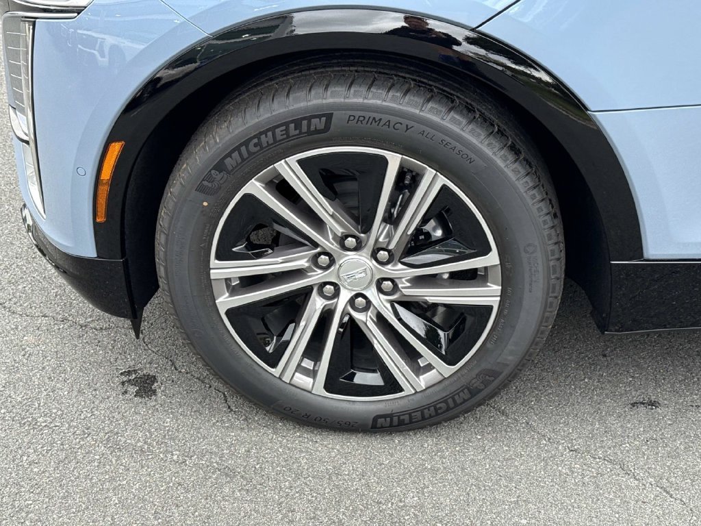 New 2027 Cadillac Lyriq Luxury w/ LPO, Floor Liner Package AWD/4WD image 7
