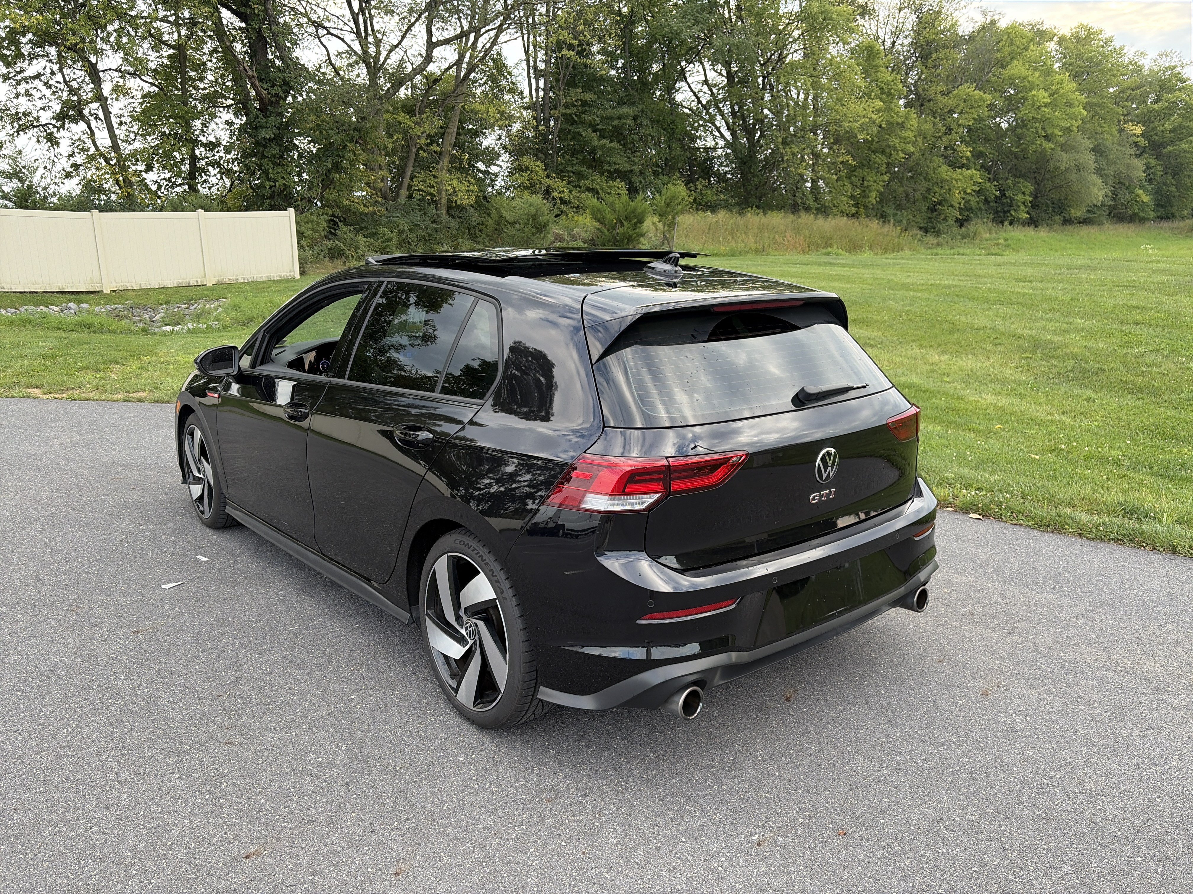 Used 2022 Volkswagen GTI SE FWD image 7