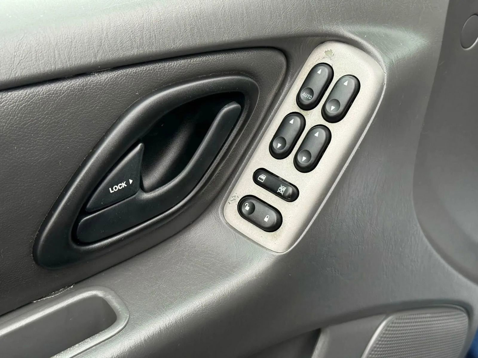 Used 2003 Ford Escape XLT image 13