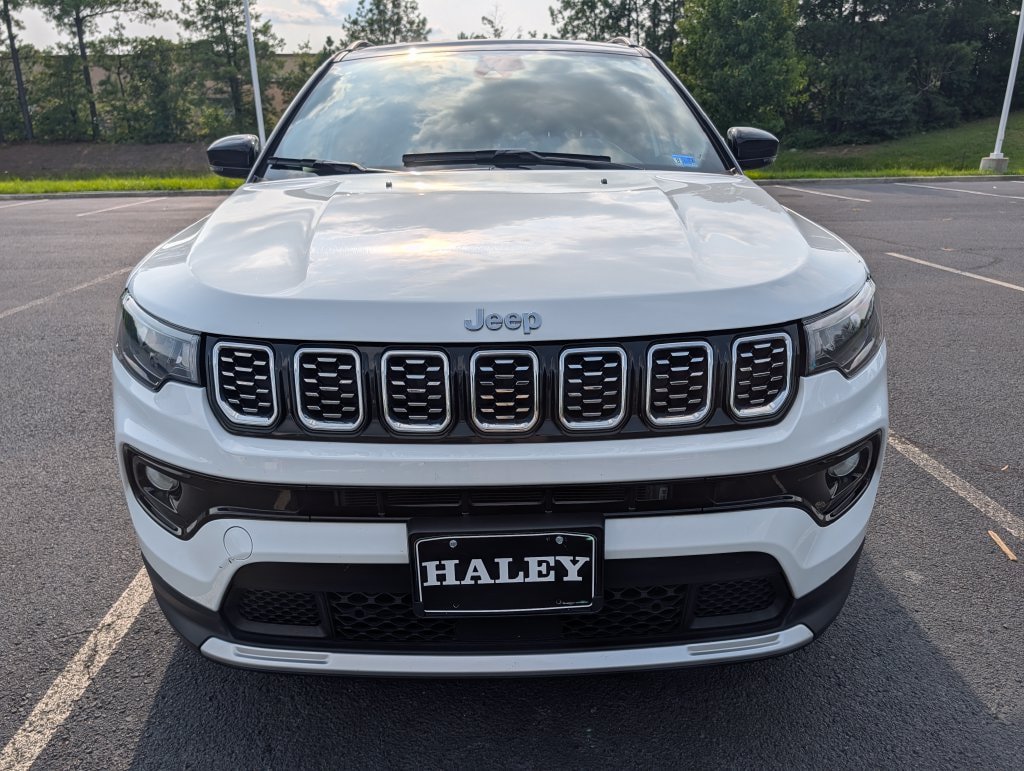 Used 2025 Jeep Compass Limited AWD/4WD image 24