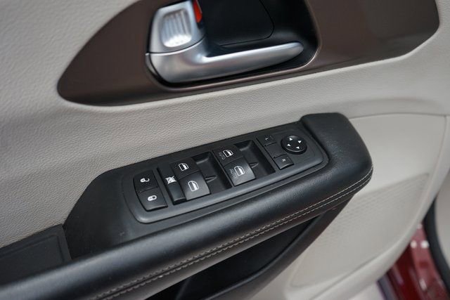 Used 2021 Chrysler Voyager Lxi image 21