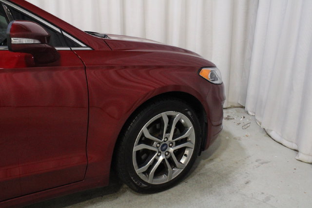 Used 2019 Ford Fusion SEL FWD image 26