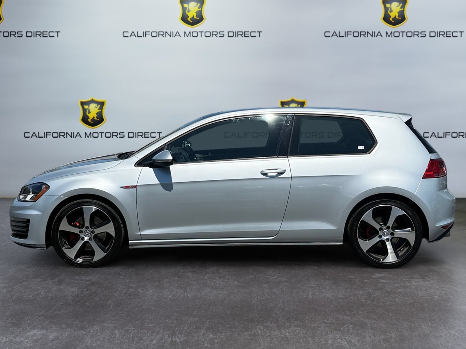 Used 2015 Volkswagen GTI SE FWD image 2