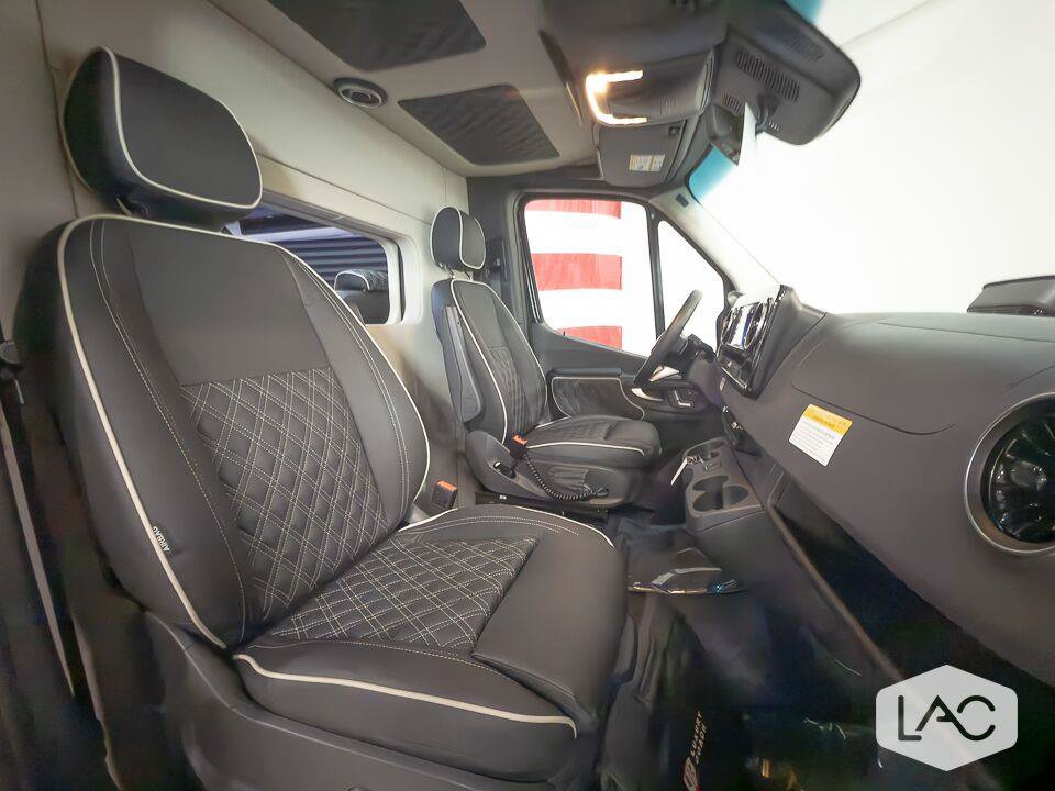 Used 2025 Mercedes-Benz Sprinter 3500 image 30