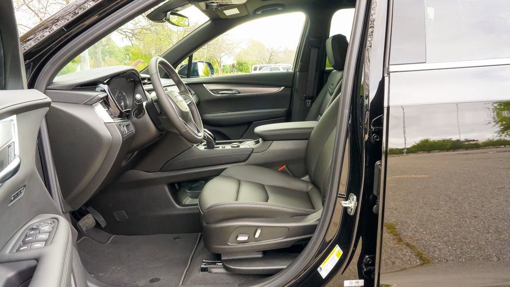 Certified 2025 Cadillac XT6 Luxury image 21