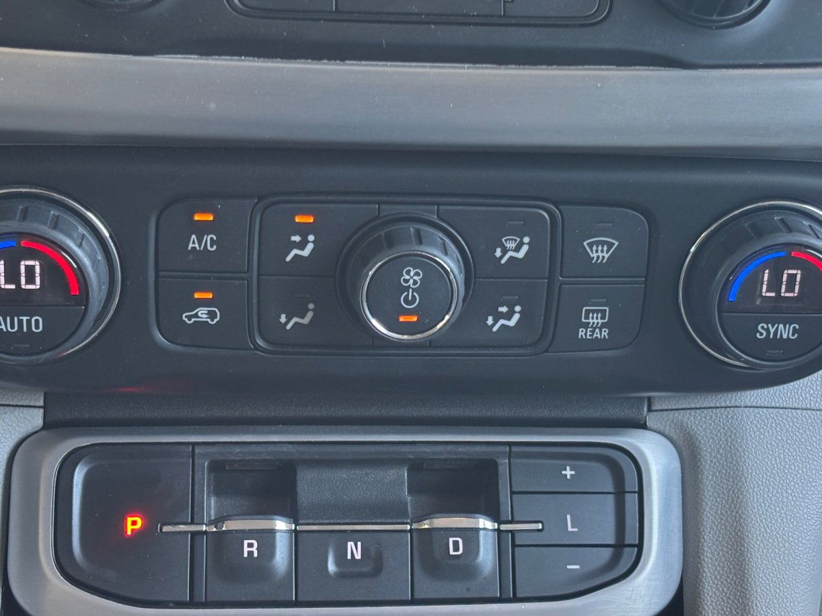 Used 2022 GMC Acadia SLT w/ Preferred Package image 4