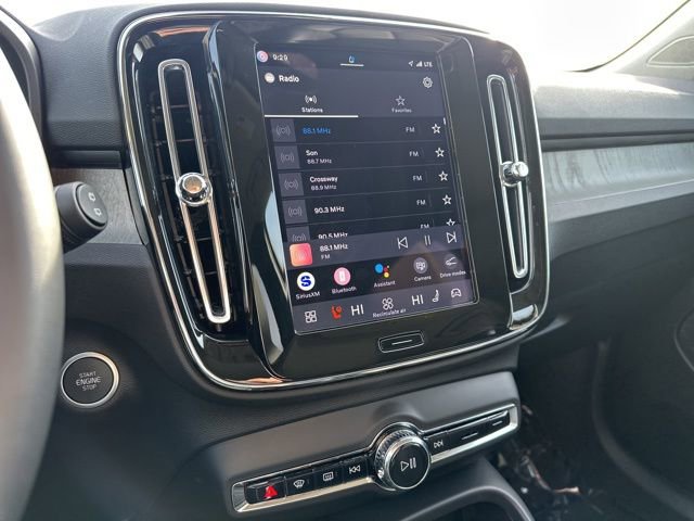 Certified 2025 Volvo XC40 B5 Core image 19