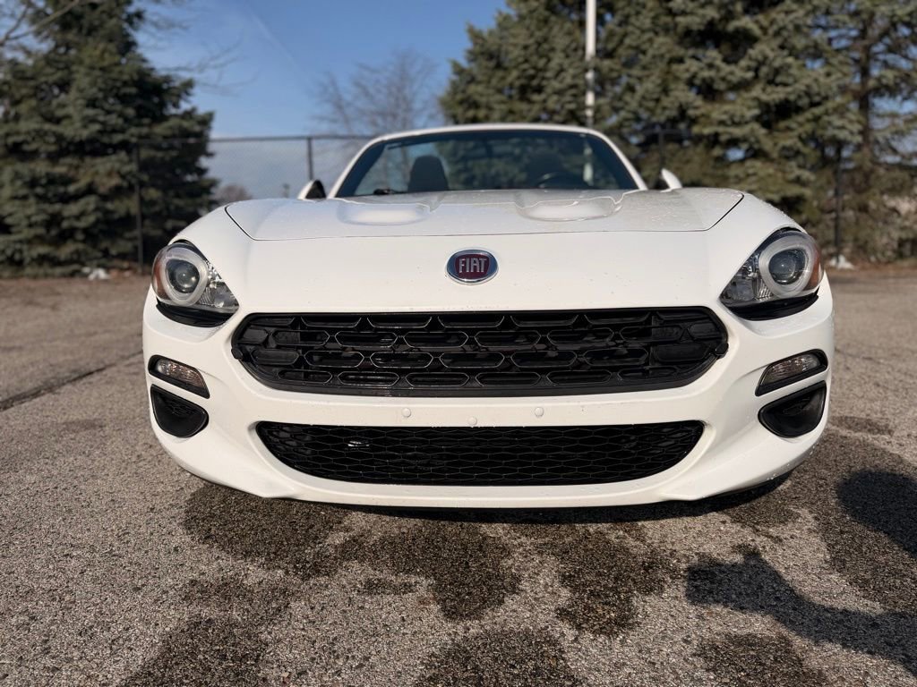 Used 2017 FIAT 124 Spider Classica image 2
