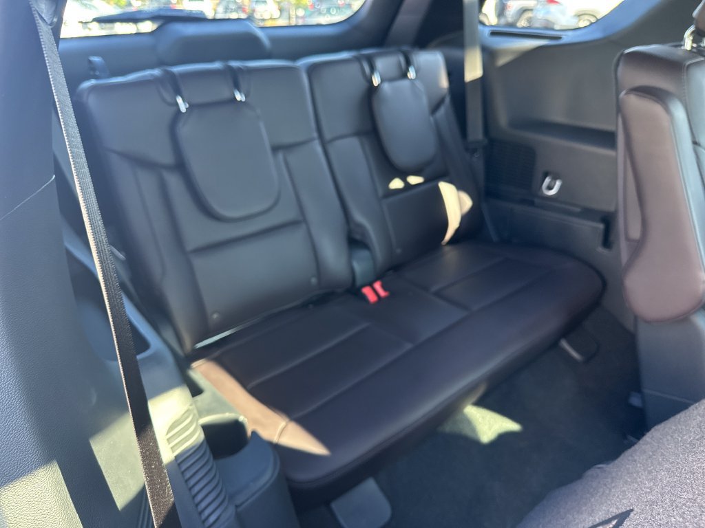 Used 2025 Ford Explorer Platinum w/ Ultimate Package AWD/4WD image 16
