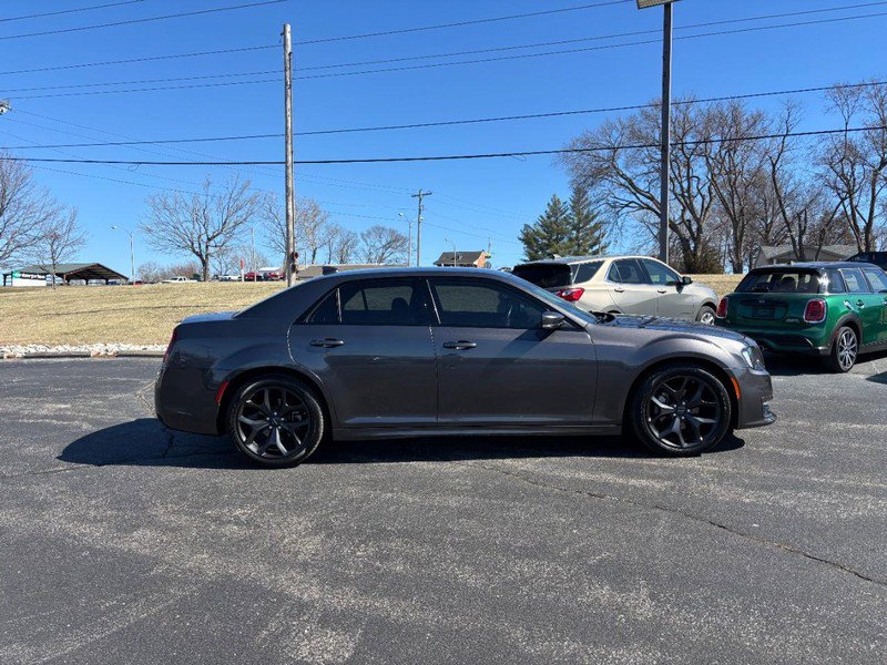 Used 2022 Chrysler 300 Touring L image 6