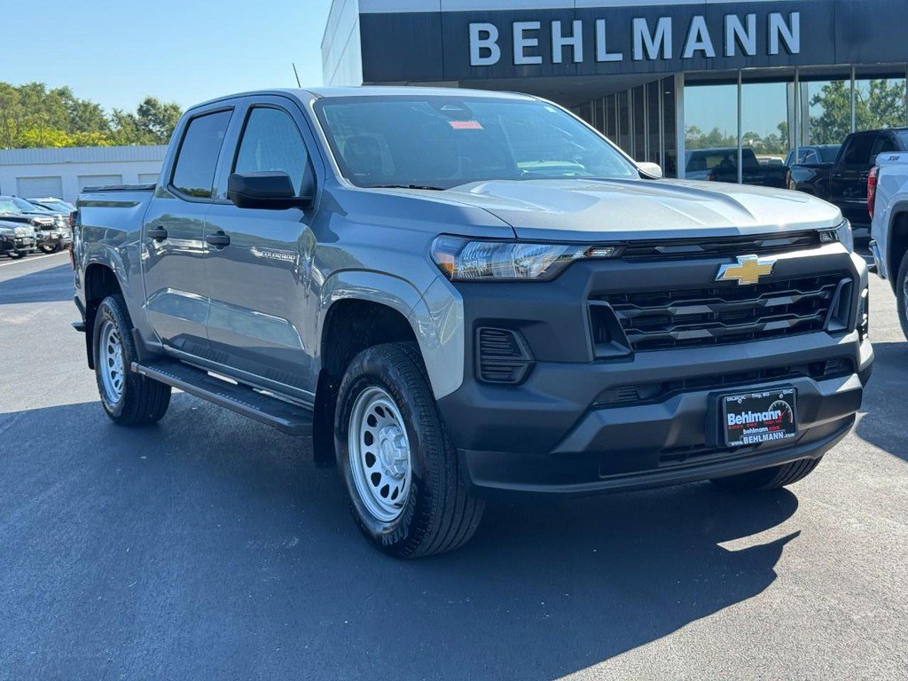 Used 2025 Chevrolet Colorado W/T RWD image 2