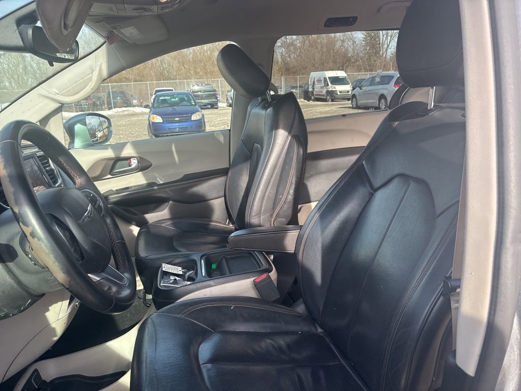 Used 2018 Chrysler Pacifica Touring-L image 21