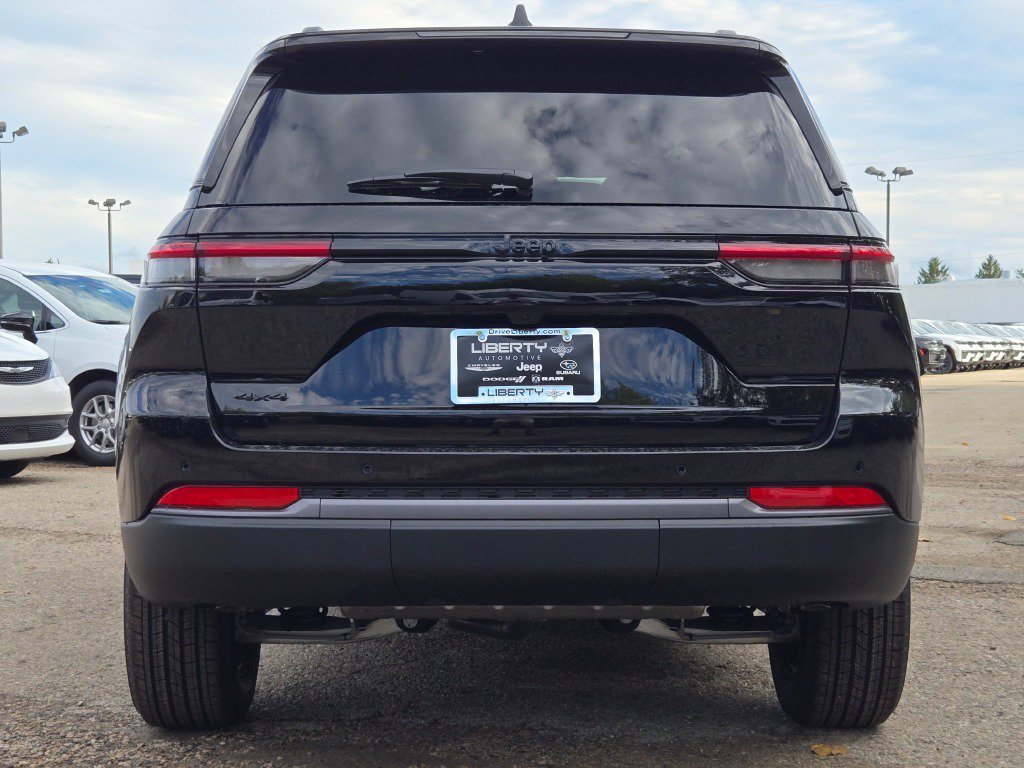 New 2027 Jeep Grand Cherokee Altitude AWD/4WD image 18