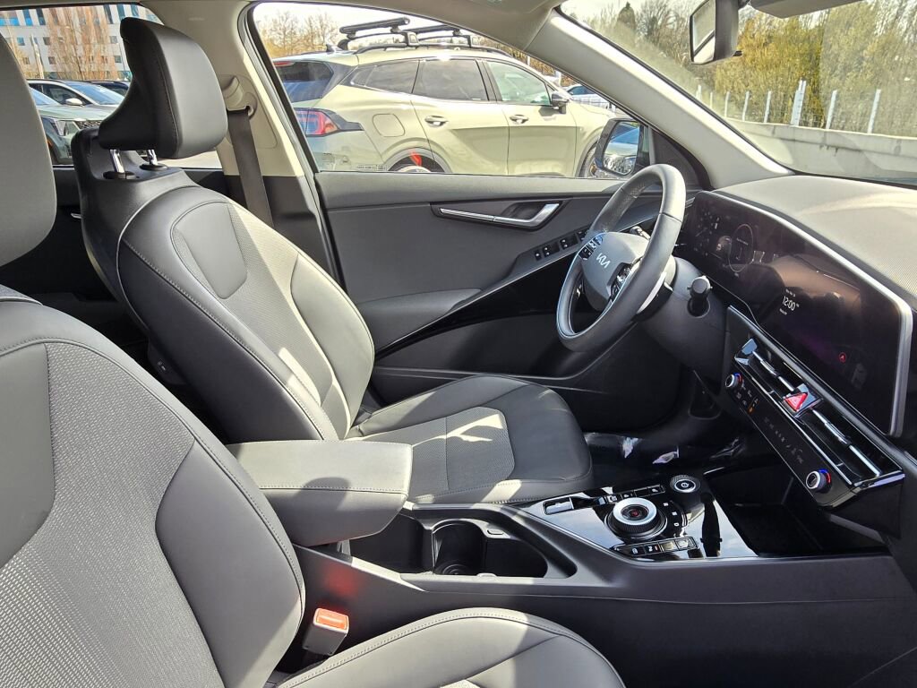 Used 2023 Kia Niro Wind w/ Wind Preserve Package FWD image 11