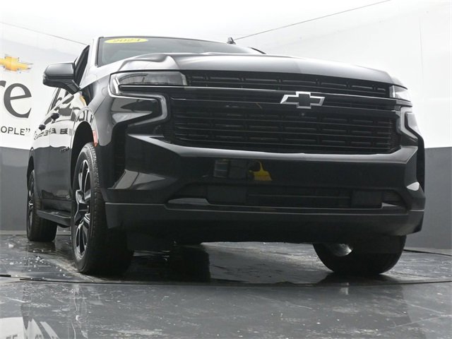 Used 2024 Chevrolet Suburban RST w/ Luxury Package image 3