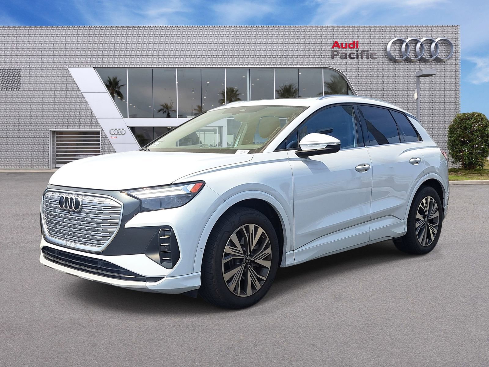 Used 2023 Audi Q4 e-tron Premium Plus w/ Premium Plus image 1