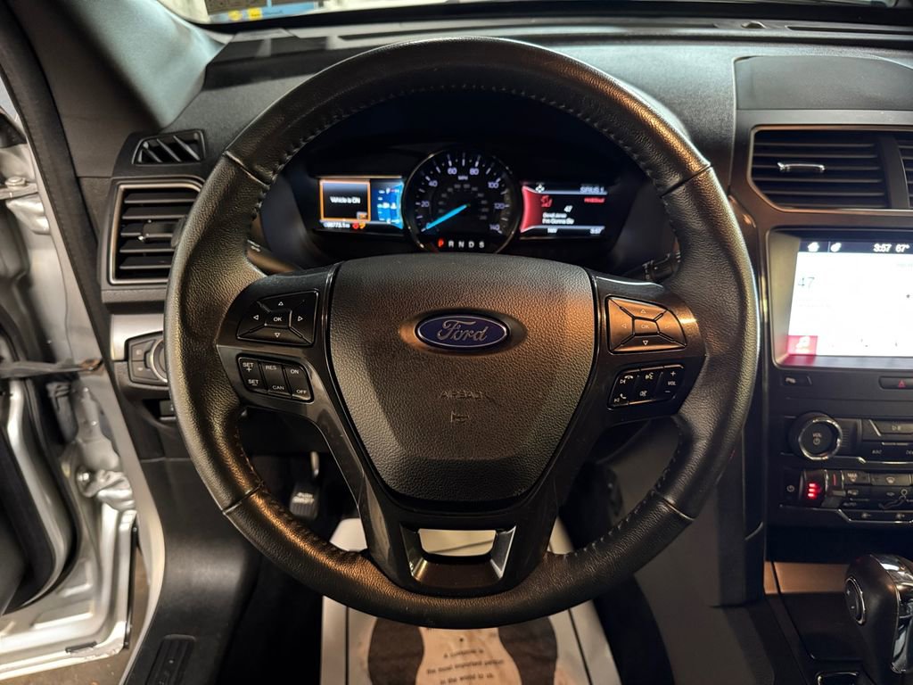 Used 2019 Ford Explorer XLT w/ Equipment Group 202A AWD/4WD image 15