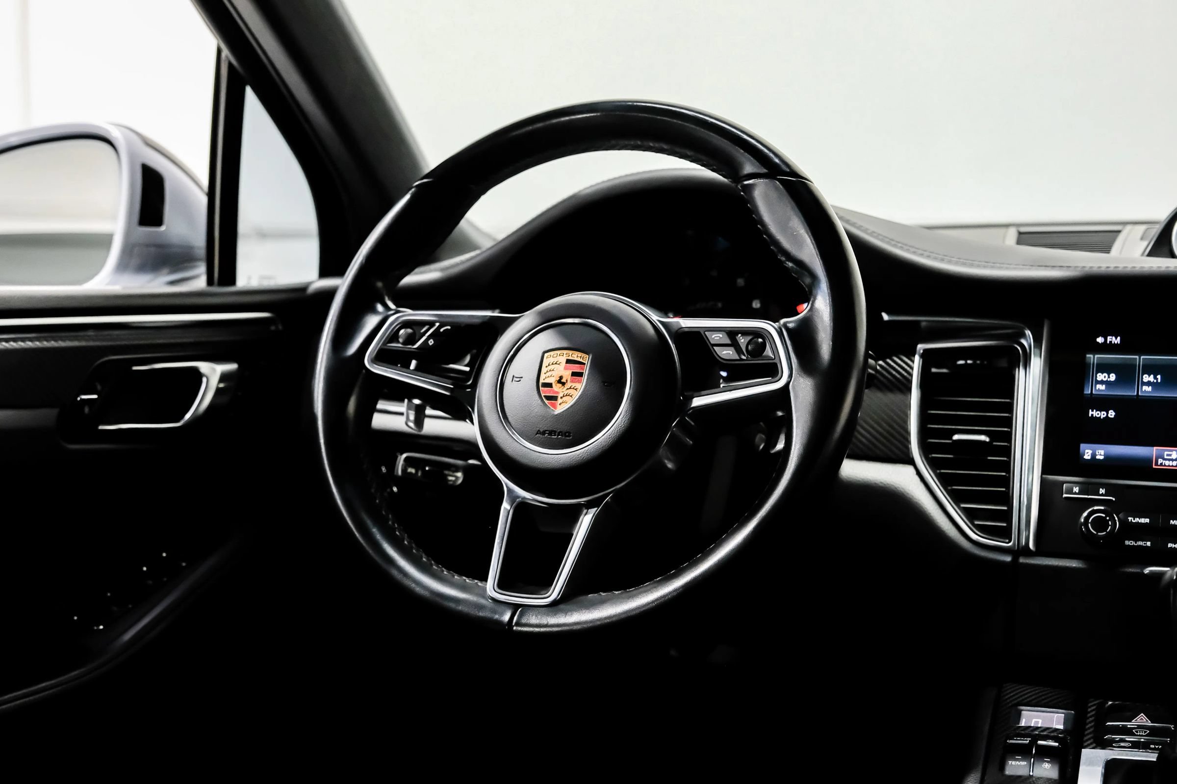 Used 2018 Porsche Macan GTS w/ Premium Package Plus AWD/4WD image 24