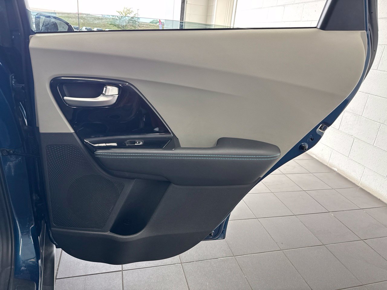 Used 2022 Kia Niro EX Premium FWD image 48