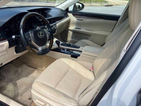 Used 2015 Lexus ES 350 w/ Premium Package FWD image 6