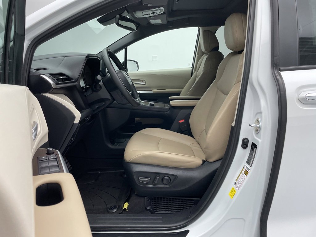 Used 2023 Toyota Sienna XLE image 13