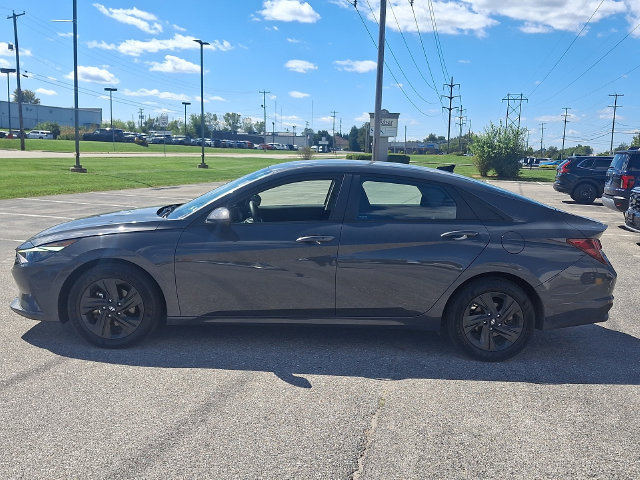 Used 2023 Hyundai Elantra SEL w/ Cargo Package FWD image 8