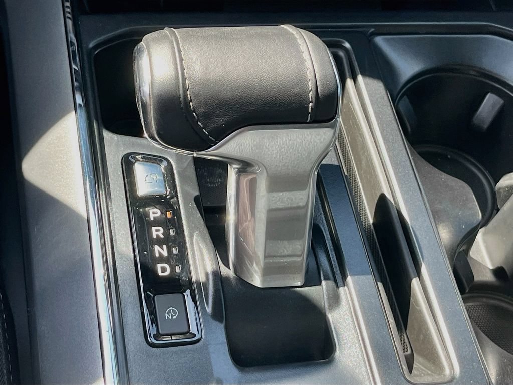 Used 2025 Ford F150 Lightning XLT AWD/4WD image 17