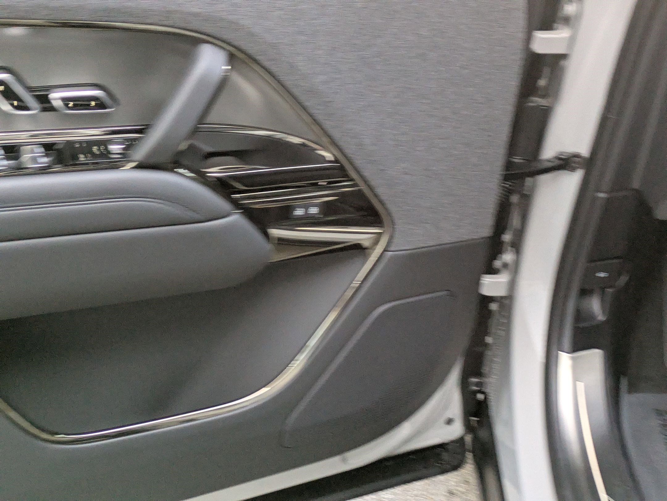 Used 2025 Land Rover Range Rover Sport SE image 15