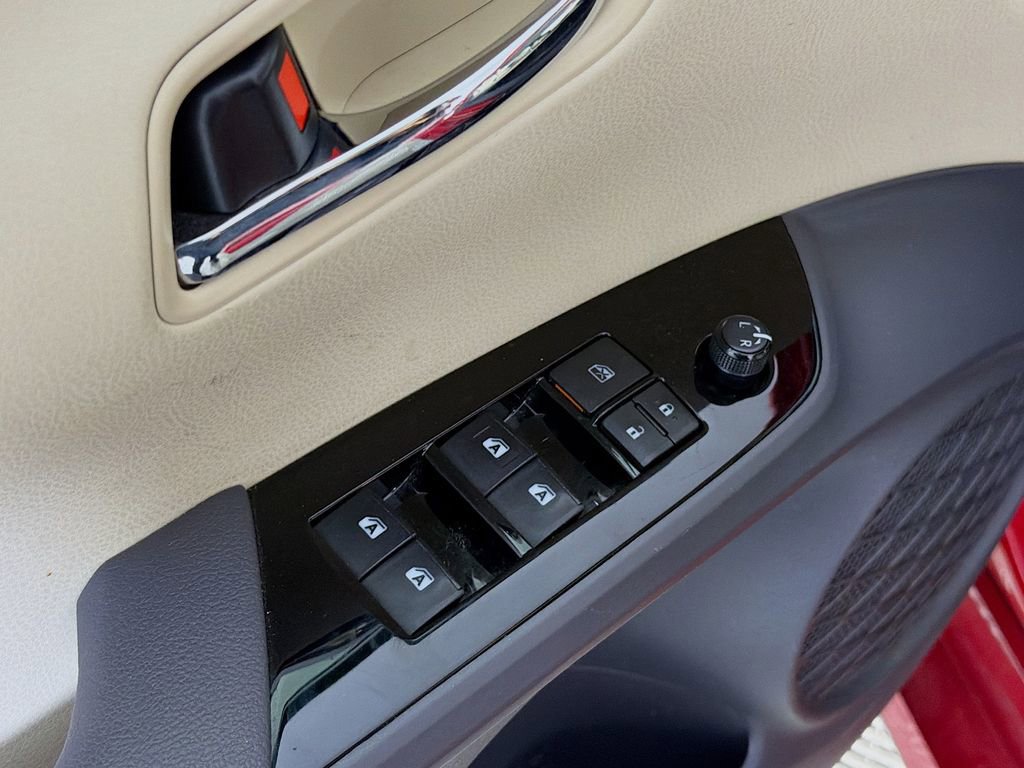 Used 2018 Toyota Prius Three w/ Advanced Technology Package image 22