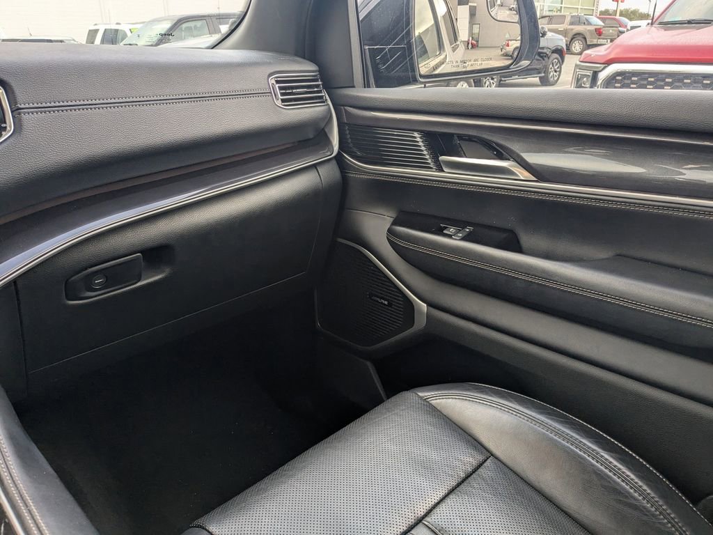 Used 2024 Jeep Wagoneer L 4WD image 16