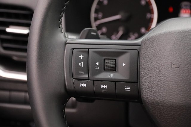 Certified 2025 Nissan Rogue SV AWD/4WD image 12
