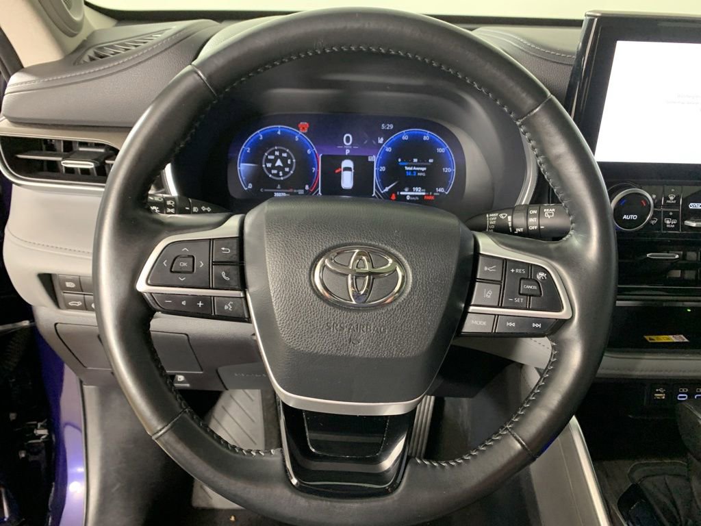 Used 2023 Toyota Highlander Limited AWD/4WD image 23