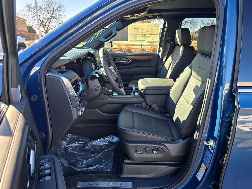 New 2026 GMC Yukon XL Denali w/ Sun & Power Step Package AWD/4WD image 16